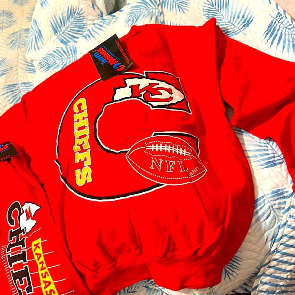 Kansas City sweatsuit  x large top with large pants brand new with tags